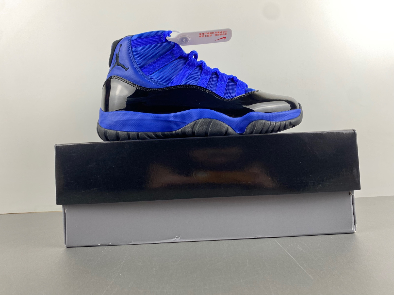 AIR JORDAN 11