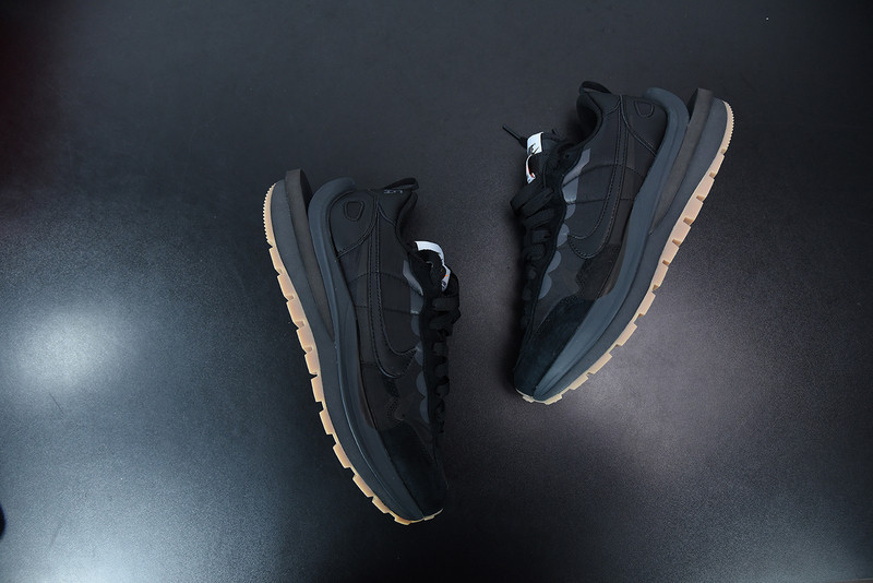 nike vaporwaffle sacai