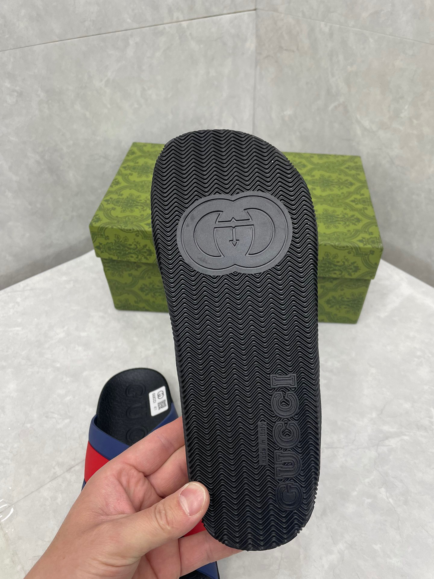 g*u*i sandals