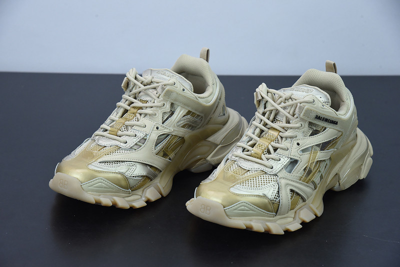 bc track sneaker