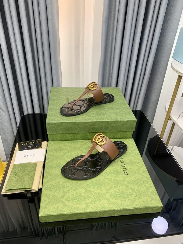 g*u*i sandals