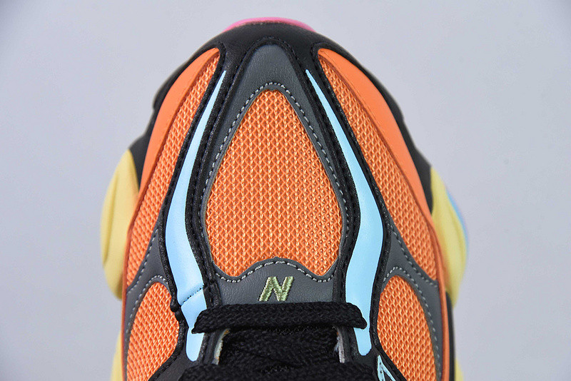 NEW BALANCE SNEAKER