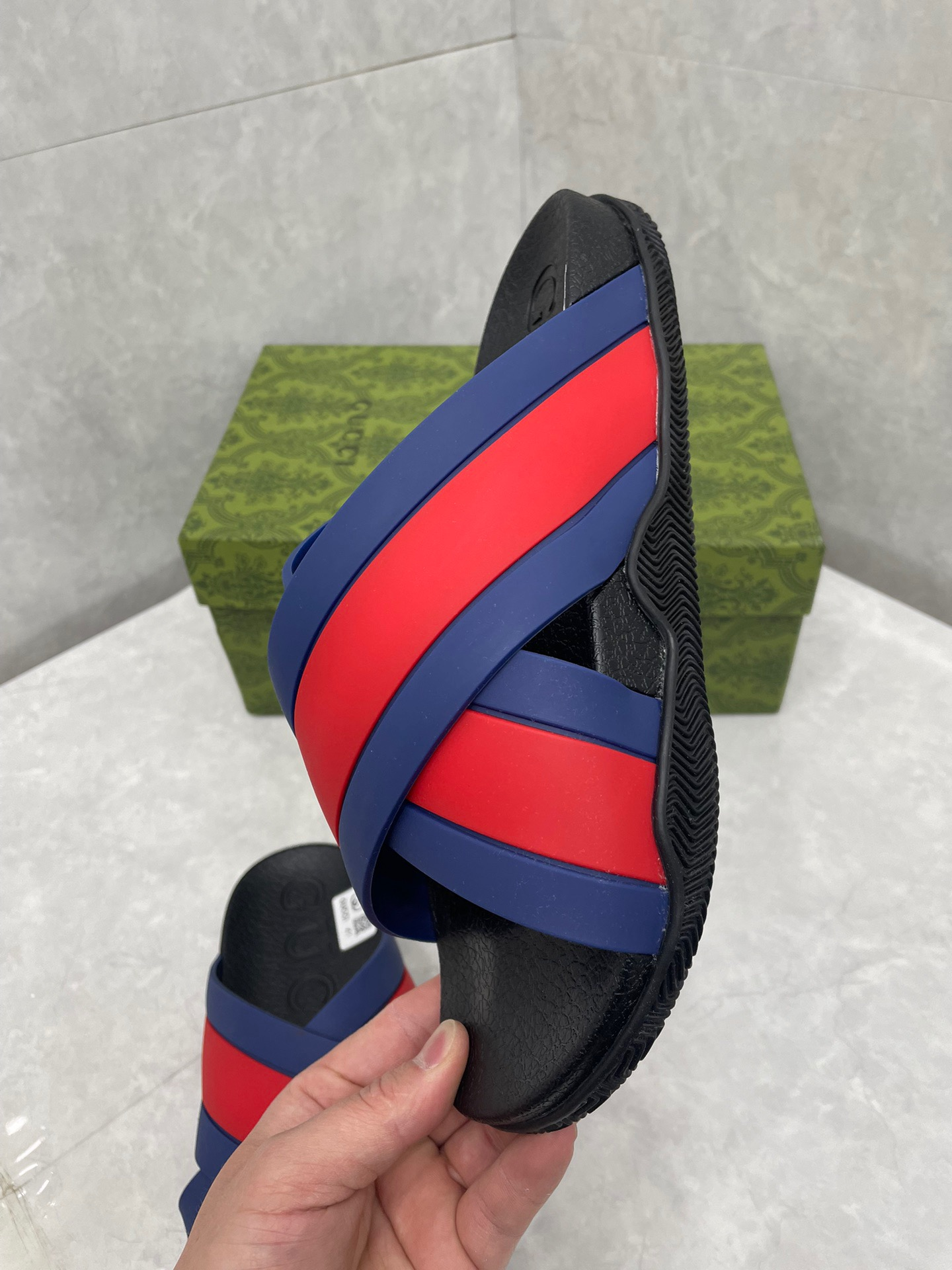 g*u*i sandals