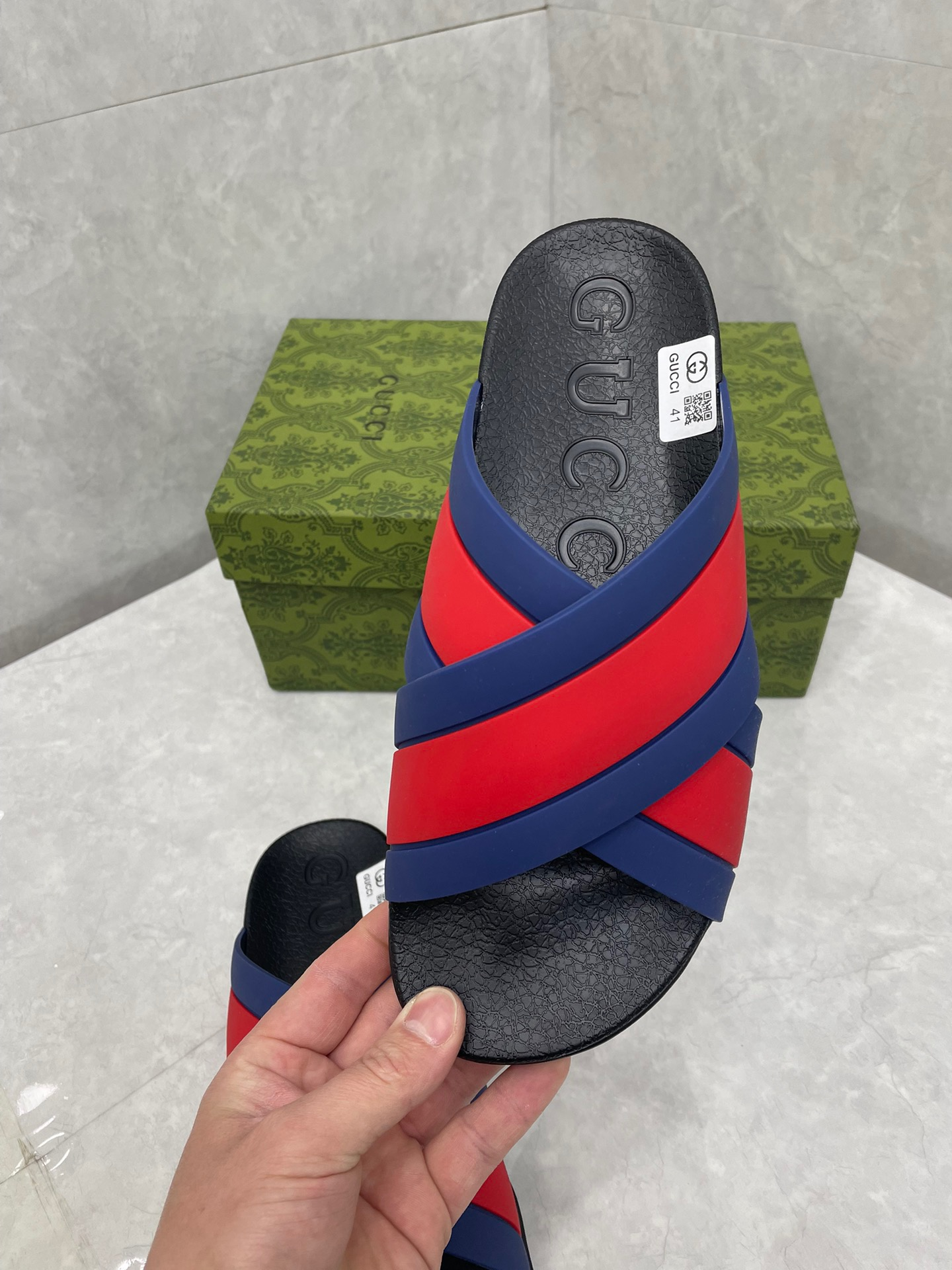 g*u*i sandals