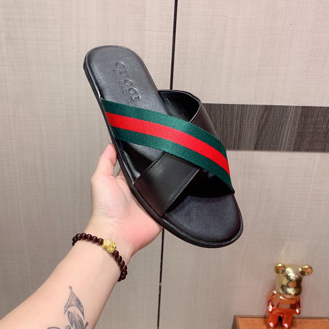 g*u*i sandals
